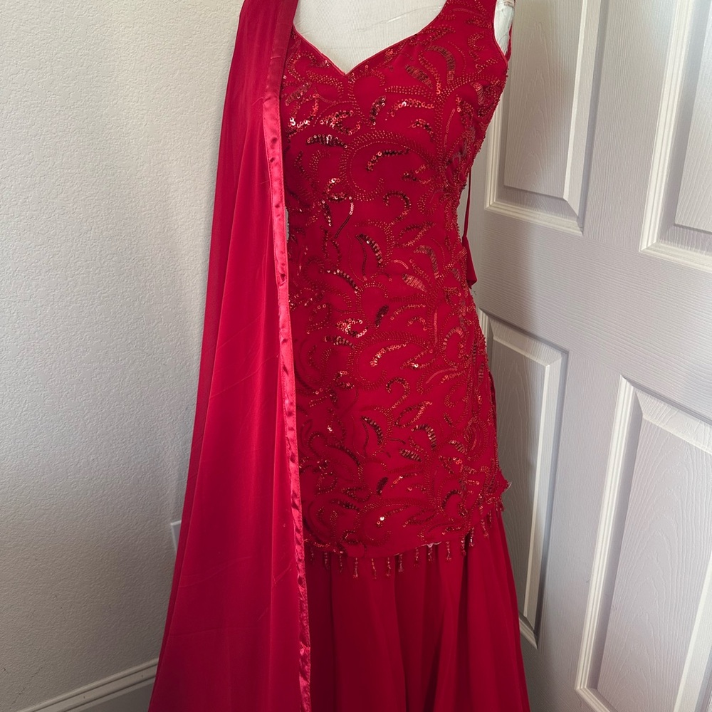 Elegant Red Sleeveless Dress
